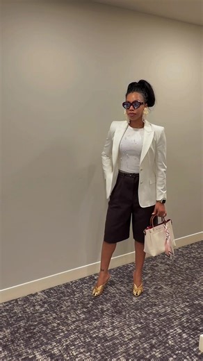 Corporate, but make it chic. Proof that workwear doesn’t have to be boring. #softcorporate #workstyle #corporatechic #officeoutfit #styletok