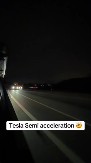 Tesla Semi acceleration #fyp #viral #tesla #teslasemi #semi