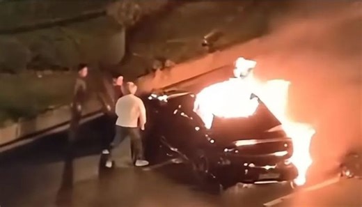 Tragic Xiaomi SU7 crash in Chengdu traps driver, doors fail to open