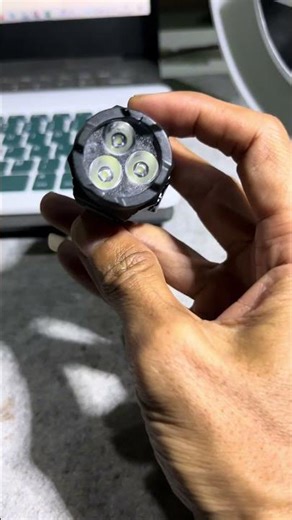 ￼Senter LED super terang Senter mini LED 3 mata Senter SWAT 5 mode pengisian daya Klip magnet LED