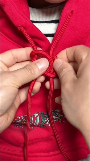 The Chinese knot, the swastika knot, is simple and beautiful. It means good luck and good luck.