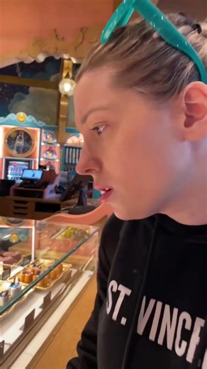 Ця дівчина ОБЕРЕЖНО обирає макарон: справжнє випробування! #shorts