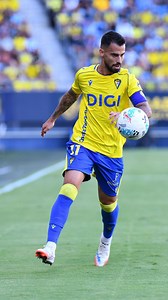 42 reactions · 16 shares | CARRUSEL DEPORTIVO CÁDIZ 1️⃣1️⃣⚽️Así narró @eduismo el gol de @suso en la victoria del Cádiz CF ✅El 11 cadista marcó su primer gol con la camiseta del Cádiz! Los amarillos ya suman 11 puntos! | Radio Cádiz Cadena SER | Facebook