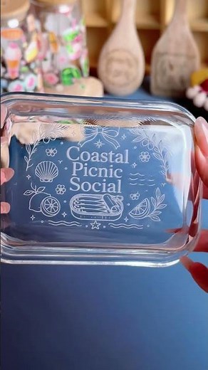 Obsessed with this DIY coastal glassware! Who knew you could make this at home? ✨