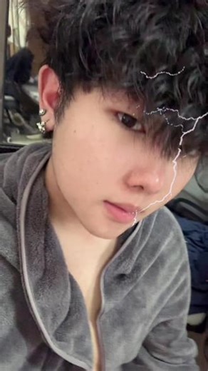 忽有谈话的欲望 环顾却无一人