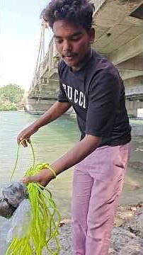 Haridwar ki Ganga Ji ke andar Se chumbak per pani ke andar Aaye ek bar mein 300 rupaye 😱 #viral