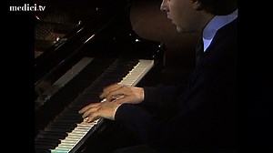 [BIRTHDAY] 🎂🎶 We've got an incredible new addition to our catalogue to celebrate Bach's birthday: Sir András Schiff in an all-Bach concert filmed by Bruno Monsaingeon in 1989, seen here in the delightful Italian Concerto! 🎂🎶 https://cutt.ly/k4chXUq | medici.tv