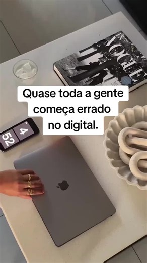 Ninguém começa sabendo tudo. Começar mesmo com dúvidas faz parte do processo.