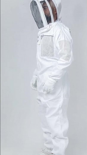Best Vented Bee Suit for Hot Weather Beekeeping (Stay Cool!) ☀️