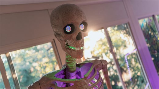 I'm Going to Terrify My Neighbors With a Huge App-Controlled Animatronic Skeleton This Halloween