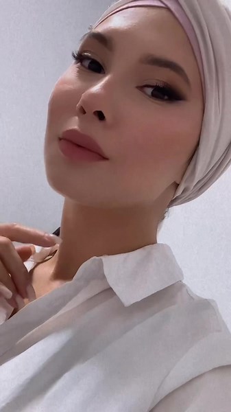 How to Tie a Headscarf: Step-by-Step Guide