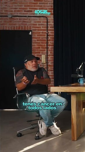 Huguito's finger traveled all the way to Germany 🛫 and he tells us his peculiar story. #things #p...