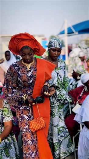The bride looking stunning in her second Sunday outfit. #weddingswithtemahyper #muslimwedding #awure #wasa #ashaiman