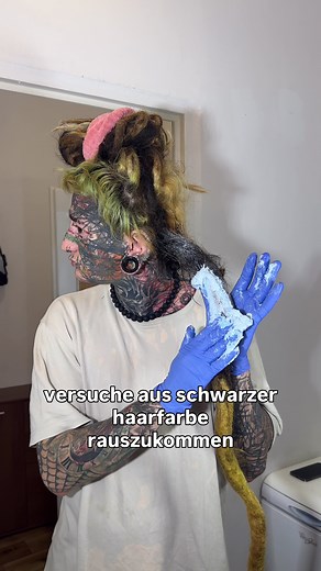schwarze haarfarbe ist kein farbton, das ist ein lebensvertrag #germanytiktok #black #hairdye #bleach #locks