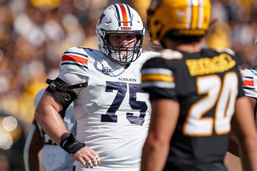 Auburn football OL Connor Lew exits game vs. Missouri with injury: What we know