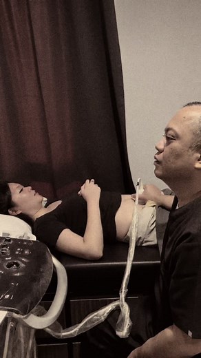 Paling stress kalo dokter udah mulai suruh bedrest, kayaknya rambut tiba-tiba berubah jadi kilang minyak gara-gara stress bedrest 😵‍💫 makanya penting banget ganti shampoo ke Makarizo T1 techno nature yang non-sls sehingga rambut aku jadi lebih terkontrol minyak nya dan gak gampang rontok #sensitivescalpsolution #makarizoT1 #fyp