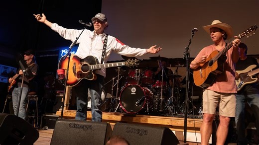 Watch: Toby Keith's last concert at Hollywood Corners, his favorite small town bar