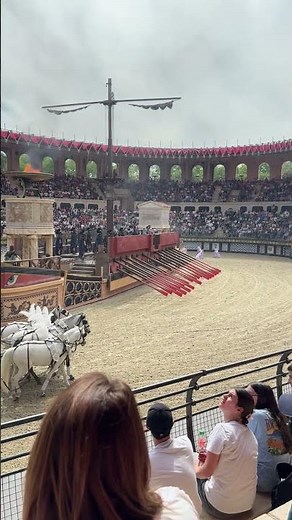 🕊️ La colombe du Signe du Triomphe | Puy du Fou