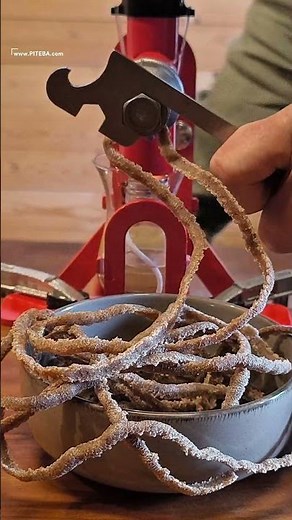 Homemade peanut oil #shorts #peanutoil #groundnutoil #oilpress #piteba