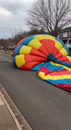 Hot Air Balloon Emergency Landing Slams Through Neighborhood 🎈💥