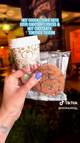 Complimentary Holiday Cookie locations at Mickey’s Very Merry Christmas Party 🎁❤️💚 #disneyparks #disneyworld #disneychristmas #mvmcp #magickingdom