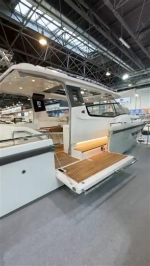 Nimbus W12 Premiere op Boot Dusseldorf 2026 by De Vaart Yachting Nederland #motorboot #boating