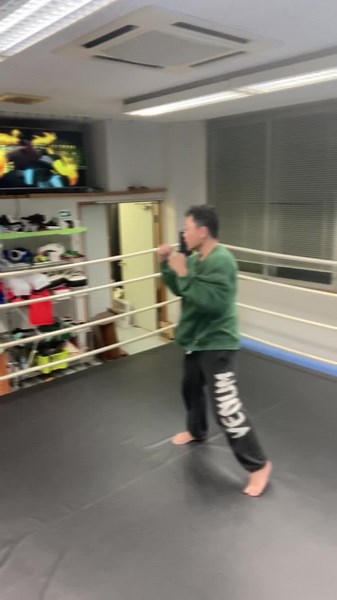 #52歳 #オヤジ #深夜シャドー #一応格闘技ジム💦 #香川県格闘技 #痛々しい #でも頑張る#香川県格闘技