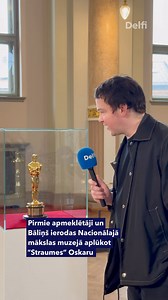 52K views · 560 reactions | ‍⬛ “Straumes” iegūtās statuetes no 7. marta ir izstādītas Latvijas nacionālajā mākslas muzejā. Pirmos apmeklētājus sagaidīt ieradās arī Bāliņš, pie viena noskaidrojot, ko Oskars dara naktīs. | Delfi.lv | Facebook