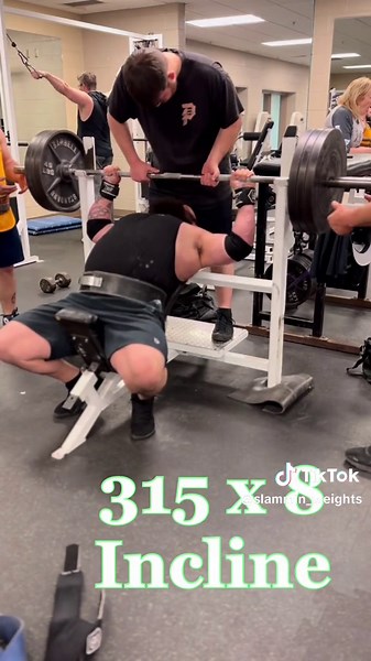 Thank you Kelce! #bench #benchpress #powerlifting #jasonkelce #kelce #eagles #nfl #football #62 #Splice #powerlifter #center #flyeaglesfly #tiktok #fyp #foryoupage #gymrat