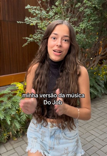 Dancing to Música do Job: A Fun Performance