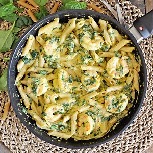 Creamy Saffron Pasta Recipe with Shrimp & Spinach