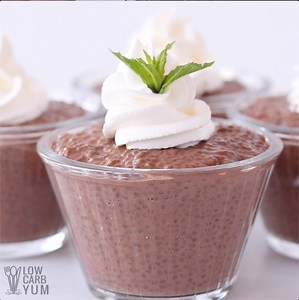A super quick and easy keto pudding made with chia seeds for a low-carb treat any time. RECIPE : https://lowcarbyum.com/chocolate-chia-pudding-recipe/ | Low Carb Yum