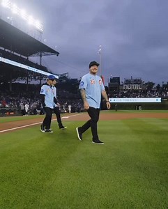 Green Day throw the first pitch at Wrigley Field | Green Day Inc