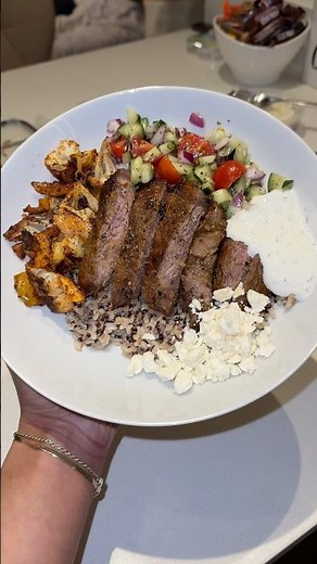 Mediterranean Steak Bowl 🔥👩🏽‍🍳🥩🥗 #mediterraneanfood #steak #recipes #cooking #healthyeating