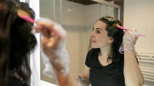 Hair Coloring Tips: নিয়মিত চুলে কলপ করেন? কোনও ভুল করছেন না তো?