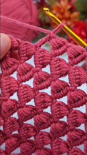 This may be the easiest crochet blanket pattern you've ever seen... amazing technique #crochet