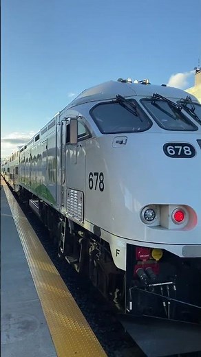 Toronto GO train 2807 #publictransport #gotrain #torontolife #trainspotting #music