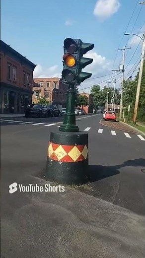Oldest traffic light in America 1926 (1 of 2) #oldesttrafficlight #trafficsignal #beaconny
