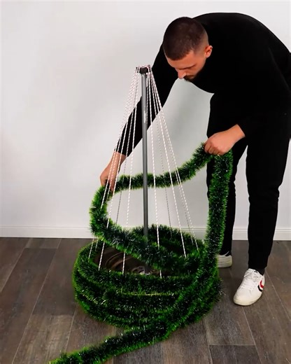Christmas tree using a tire | Magic Hands Creations