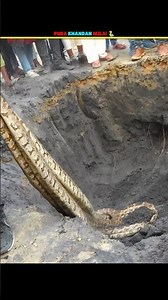 JCB Se Khoda To Pura Parivar Mila! 😱🐍 #shorts