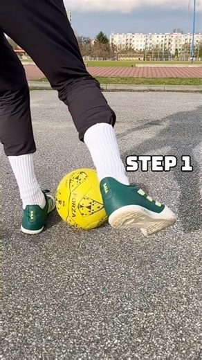 360 rainbow flick tutorial😎😈 #football #skills #soccer #footballskills #shorts #soccerskills