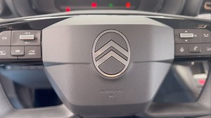 ¡Descubre la versatilidad y comodidad de la Citroën Berlingo Multispace! Ideal para familias y aventureros, este vehículo ofrece amplio espacio interior, tecnología avanzada y un diseño robusto. Ven a conocerla en nuestro showroom y experimenta su practicidad y confort. ¡Te esperamos! | Citroën