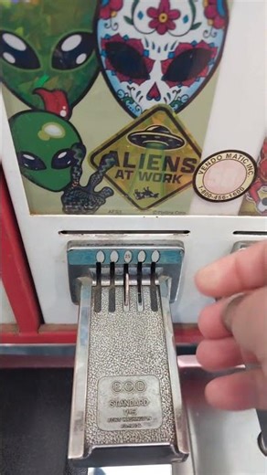 Alien Invasion Sticker VM - Day 1 #shorts #sticker #vendingmachine