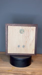 Présentoir flottant baseball - Fixé au mur ou sur pied - Fait à la main avec du bois massif d'érable et de noyer - Présentoir à balles dédicacées - Etsy France