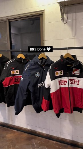 BLACK WHITE CLOTHING သည် TikTok ပေါ်တွင် ရှိသည်