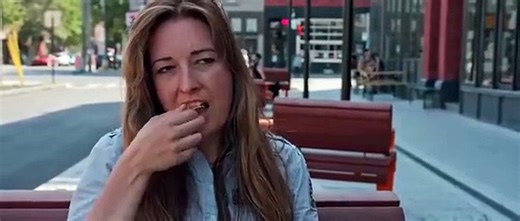 [Between Them] 2021 - Toutes les deux - He hires a female private detective to follow her.