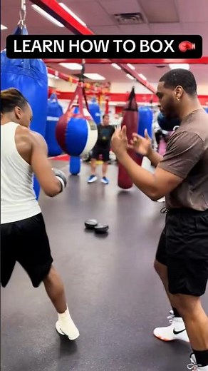 Learn how to box CORRECTLY. #boxing #boxingcoach #fitness #heavybagworkout