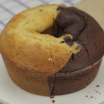 Half Chocolate Vanilla White Cake | Once you try this recipe, you'll never eat cake any other way!