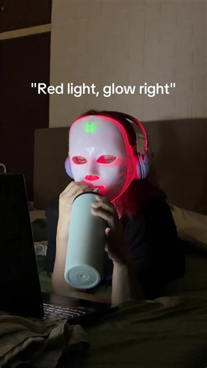 LED Light Therapy for Glowing Skin: 10–20 Minute At-Home Routine