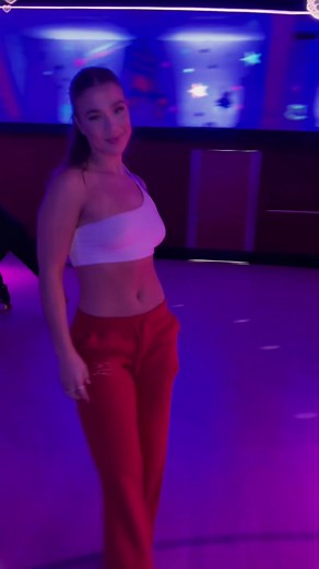 If you like rollerblading, click to follow! #shuffleskating #skatingrink #jamskate #rollerskating #rollerskate